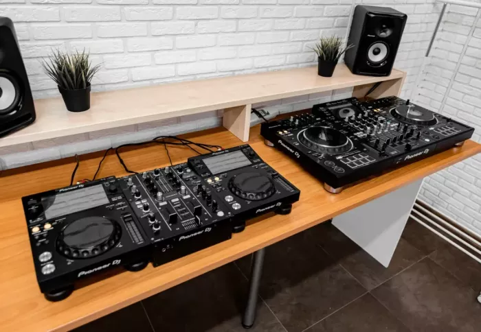 Студия звукозаписи Pioneer DJ School