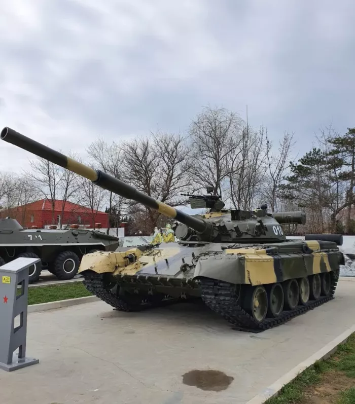 Сквер военной техники