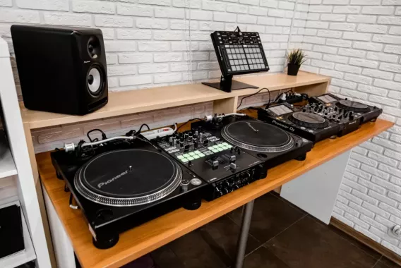 Студия звукозаписи Pioneer DJ School