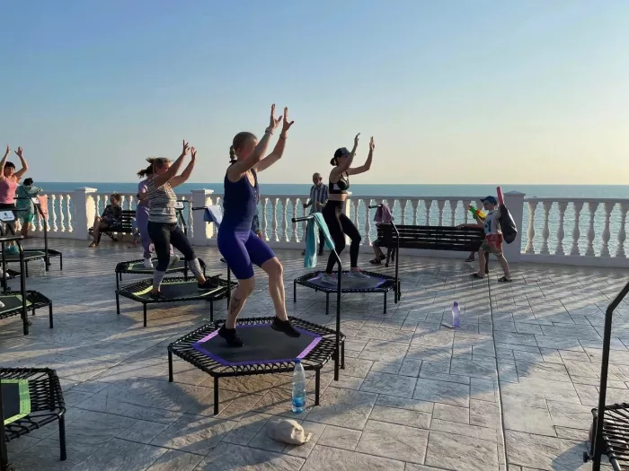 Фитнес на батуте "Джампинг"