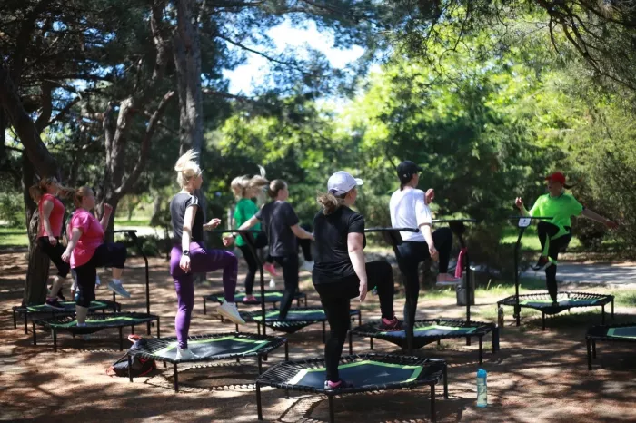 Фитнес на батуте "Джампинг"