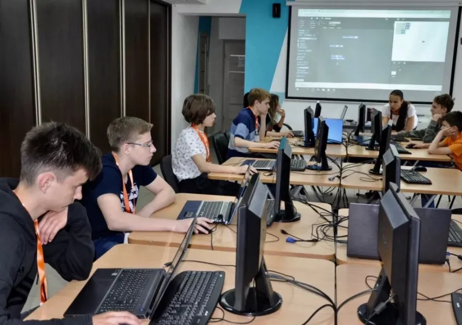 Детский кружок Кибернетик в Анапе: Игры,