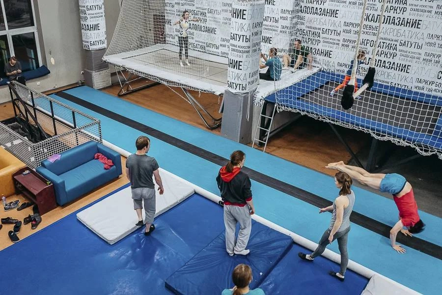 Спортивный клуб Игелс в Санкт-Петербурге: Батут,