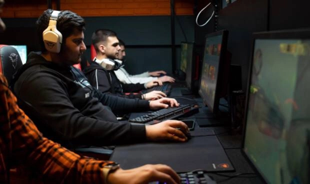 Киберспортивный клуб ”Level”