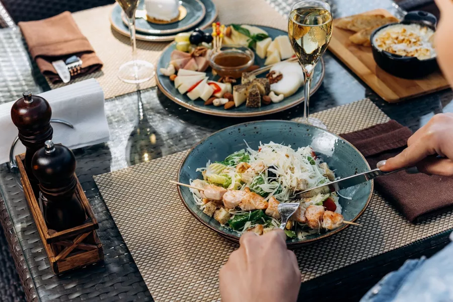 Гранд кафе АБРАУ-ДЮРСО в Абрау-Дюрсо: Европейская кухня, Перуанская кухня, Авторские блюда, Кафе,