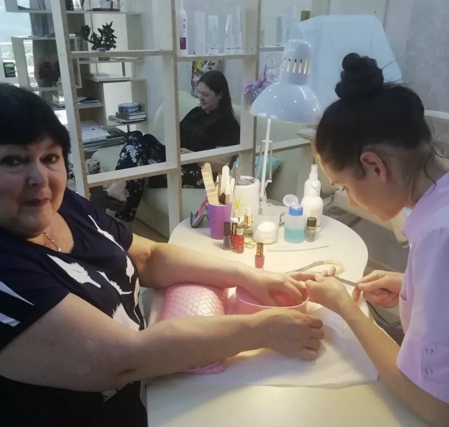 Салон красоты Изюминка в Сочи: Стрижки, Маникюр, Педикюр, Массаж,