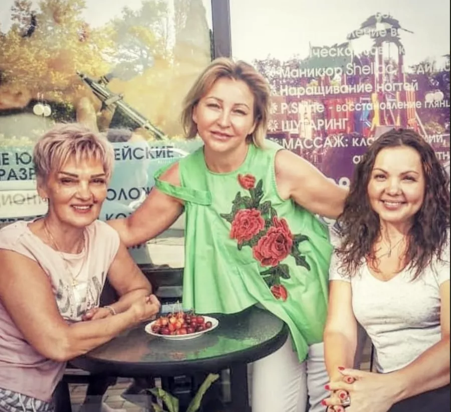 Салон красоты Mademoiselle A в Сочи: Стрижки, Маникюр, Педикюр,