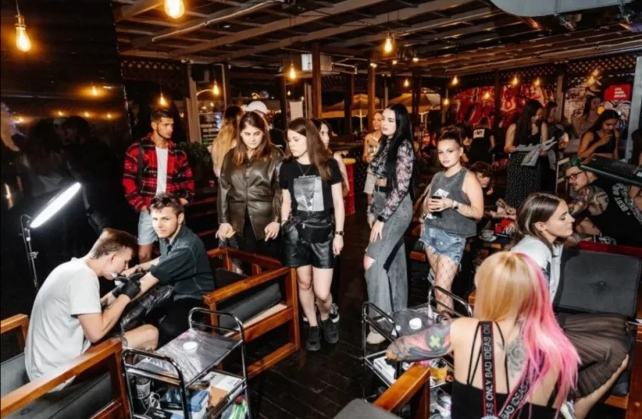 Кальян-бар HookahPlace в Геленджике: Вкусная Еда, Чилим, DJ, Танцпол, Можно С Животными, Спортивные трансляции, Настольные игры,