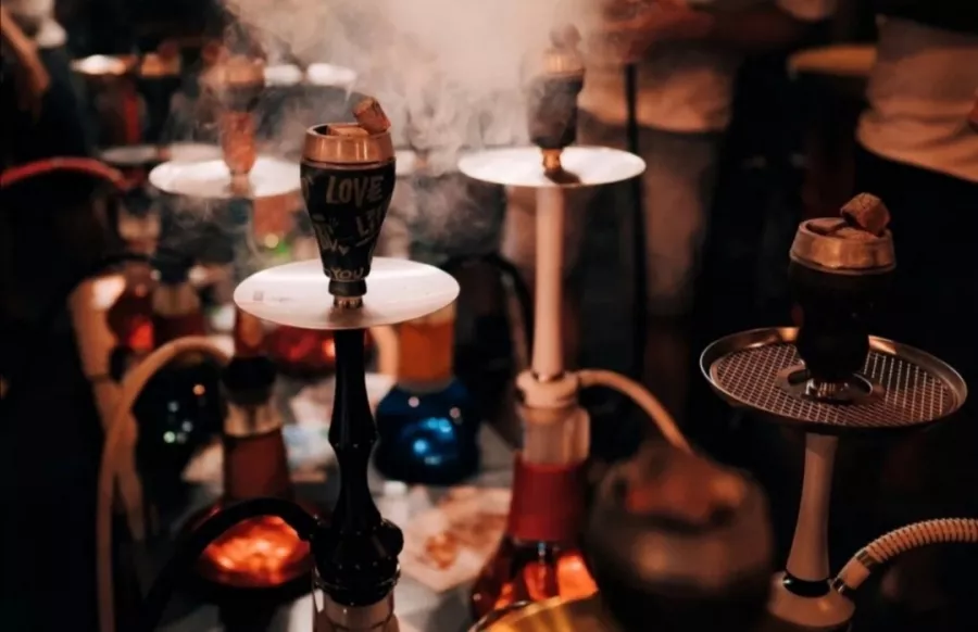 Кальян-бар HookahPlace в Геленджике: Вкусная Еда, Чилим, DJ, Танцпол, Можно С Животными, Спортивные трансляции, Настольные игры,
