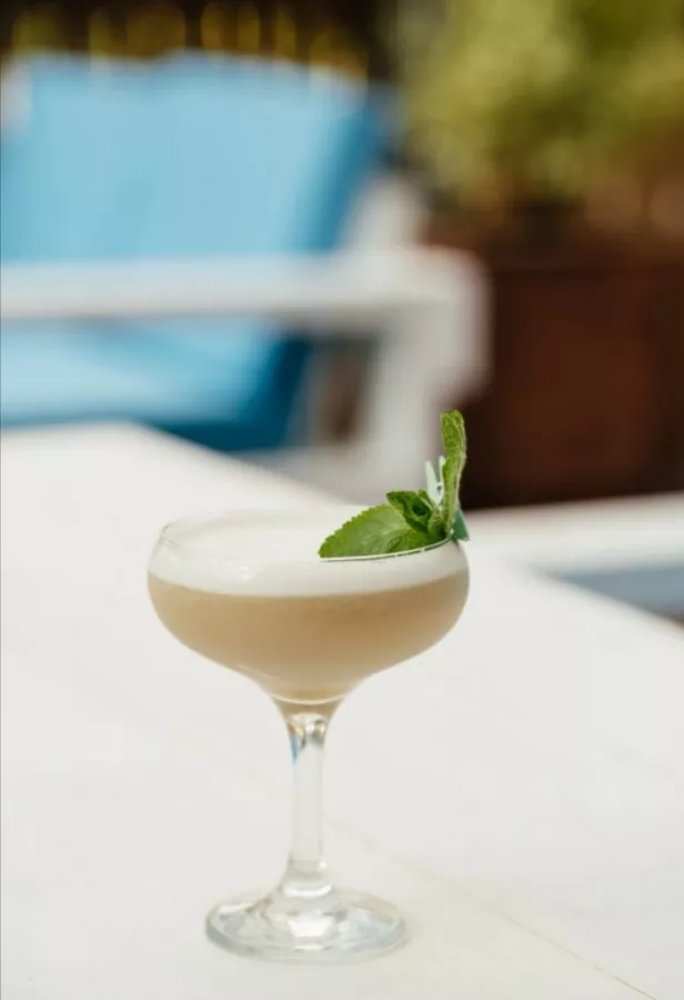 Кальян-бар Bay Bar в Геленджике: Вкусная Еда, Чилим, На Свежем Воздухе, Проектор, Спортивные Трансляции, DJ, Танцпол, Можно С Животными, Настольные игры,