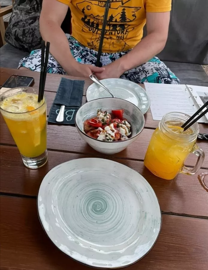 Кальян-бар Bay Bar в Геленджике: Вкусная Еда, Чилим, На Свежем Воздухе, Проектор, Спортивные Трансляции, DJ, Танцпол, Можно С Животными, Настольные игры,