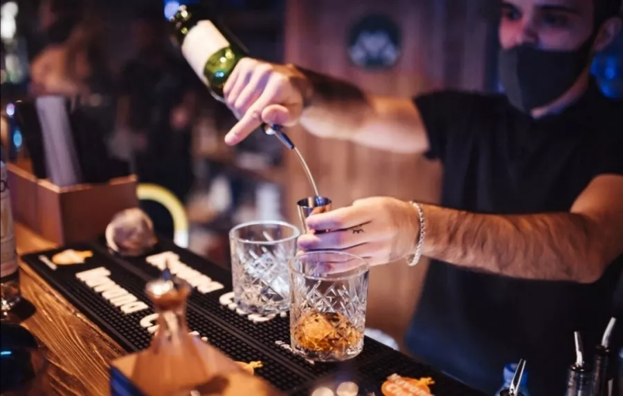 Кальян-бар Мята Lounge в Геленджике: Вкусная Еда, Чилим, Спортивные Трансляции, Танцпол, DJ, Настольные игры, Ночной клуб,
