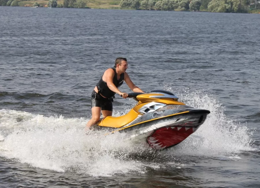 Активный отдых в Москве и Подмосковье JetSummer в Москве: Гидроциклы, Вейкборд,