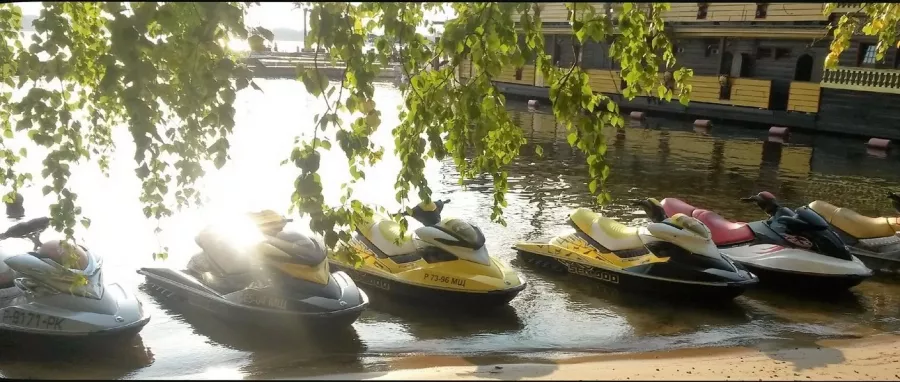 Активный отдых в Москве и Подмосковье JetSummer в Москве: Гидроциклы, Вейкборд,