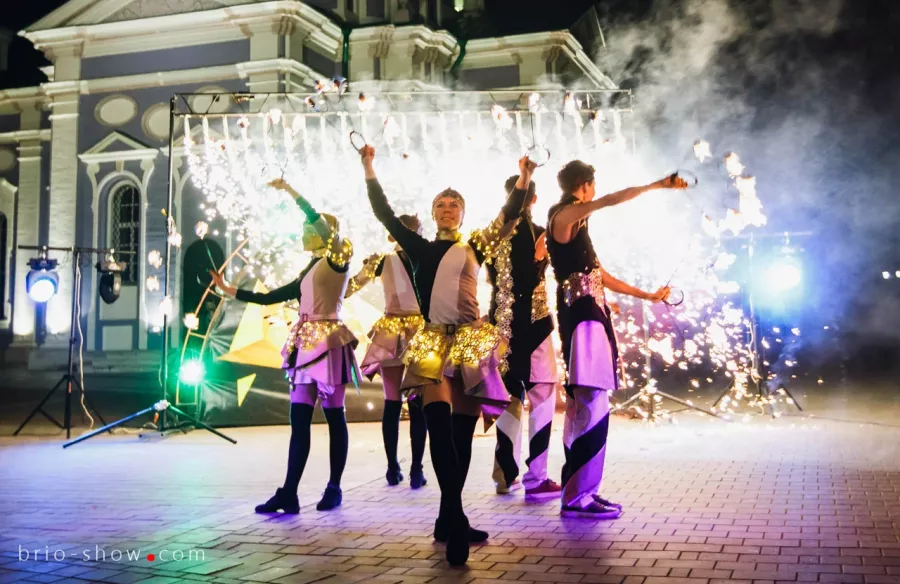 Шоу-программы на Ваш праздник Brio Show в Москве: Шоу На Заказ, ФайерШоу, Фейерверк, Салют,