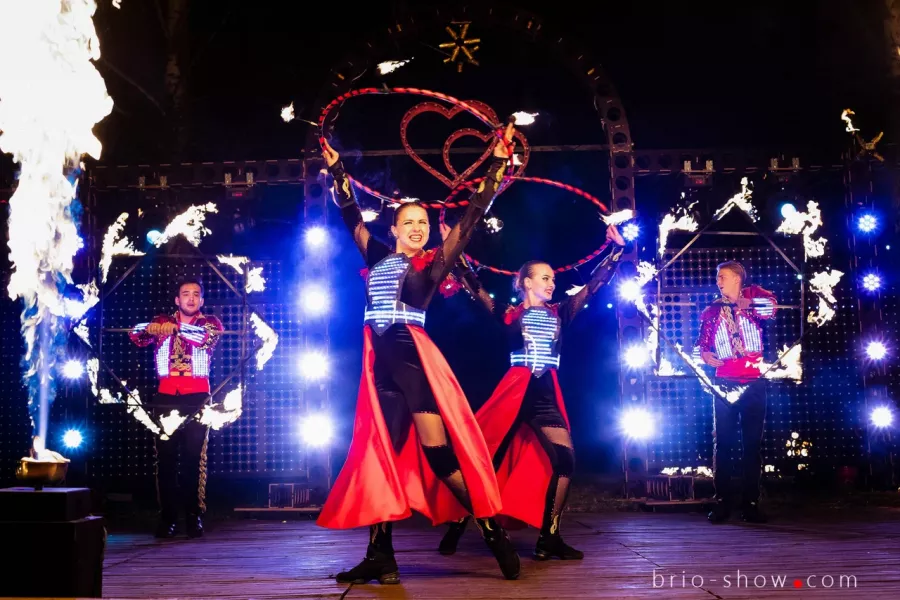 Шоу-программы на Ваш праздник Brio Show в Москве: Шоу На Заказ, ФайерШоу, Фейерверк, Салют,