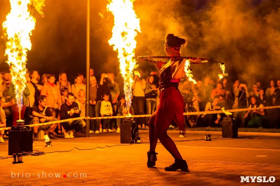 Шоу-программы на Ваш праздник Brio Show в Москве: Шоу На Заказ, ФайерШоу, Фейерверк, Салют,