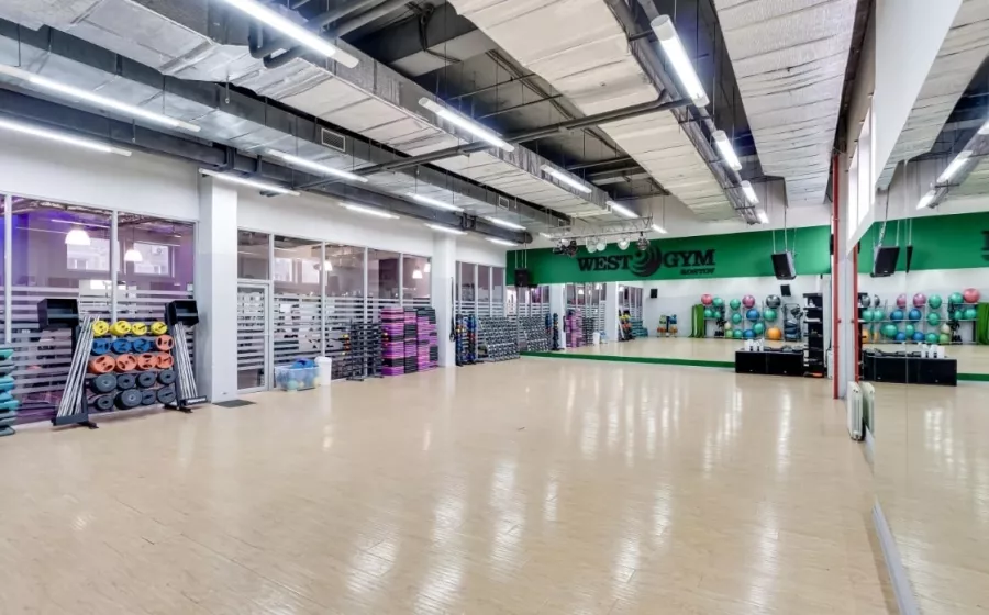 Фитнес-клуб West Gym в Ростове-на-Дону: Тренажерный зал, Фитнес-клуб, Развиваться, Тренировка, Фитнес-зал, Бокс, Растяжка, Йога,