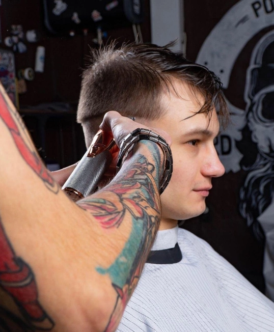 Барбершоп Pomades в Краснодаре: Барбершоп, Волосы, Стрижка,