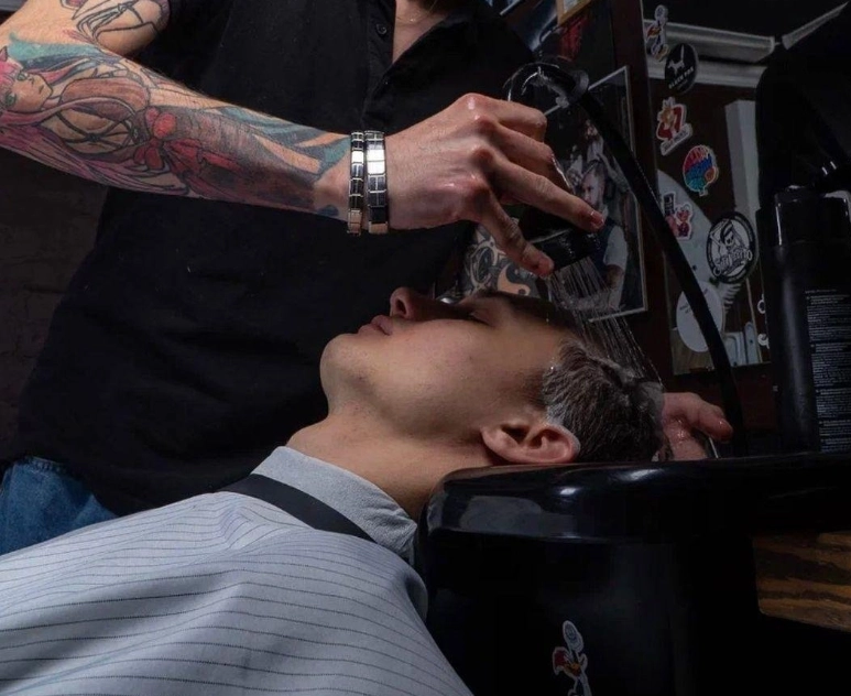Барбершоп Pomades в Краснодаре: Барбершоп, Волосы, Стрижка,