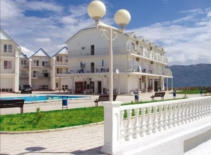 Гостиница Запад в микрорайоне Запад  в  Геленджике