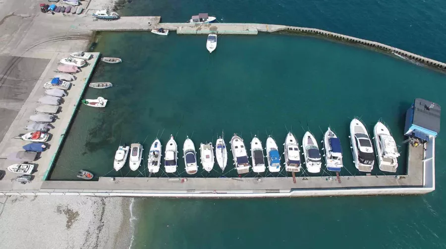 Яхт-клуб Русское море в Новороссийске: Море, Яхт-клуб, Стоянка судов, Ремонт, Электросерфинг,