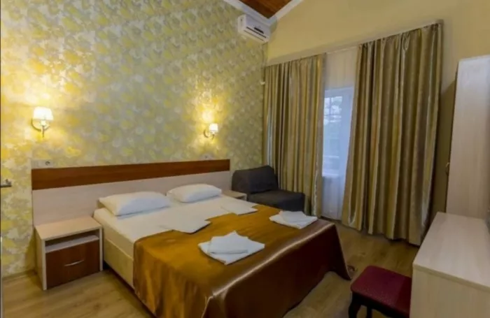 Отель "Юг" на Севастопольской