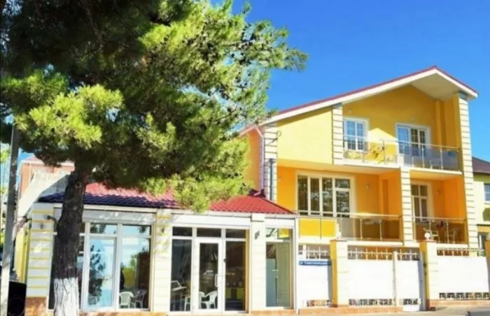 Отель "Юг" на Севастопольской