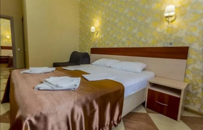 Отель "Юг" на Севастопольской