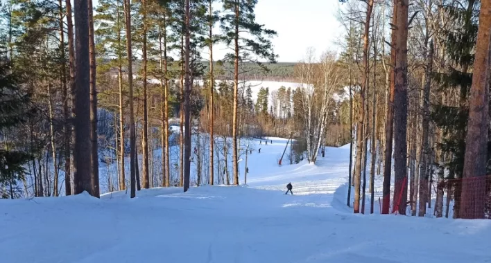  Горнолыжный курорт "Красное озеро"