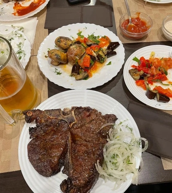 Кафе Амира в Архызе: Кафе, Ресторан, Европейская кухня, Русская кухня, Кавказская кухня, Еда,