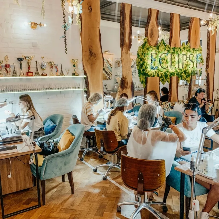 Салон красоты Eclipse nail lab в Ростове-на-Дону: Салон красоты, Макиаж, Маникюр, оформление бровей,