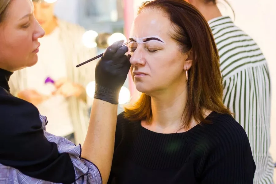 Студия Brow Bar в Ростове-на-Дону: Салон красоты, Наращивание ресниц, Татуаж, Коррекция бровей, Макиаж,