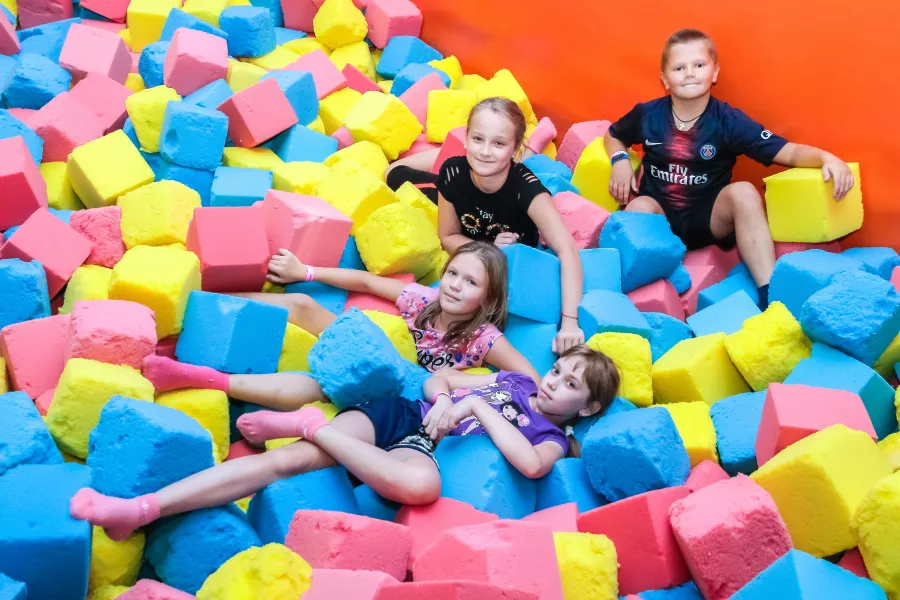 Батутный Центр Cosmos в Новороссийске: Батут, Аниматоры, Игры,