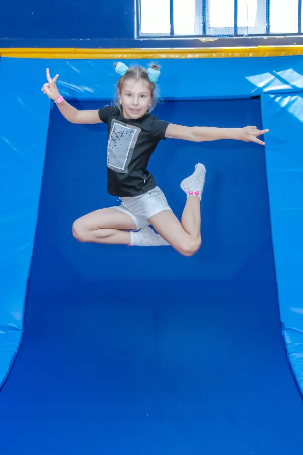 Батутный Центр Cosmos в Новороссийске: Батут, Аниматоры, Игры,