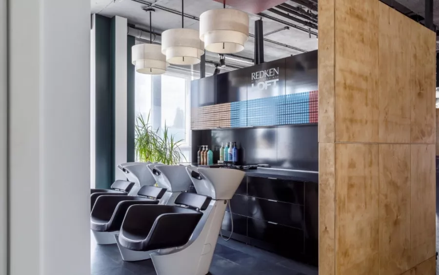 Салон красоты Redken loft в Краснодаре: Ногти, Стрижка, Волосы, Макияж, Брови, Ресницы,