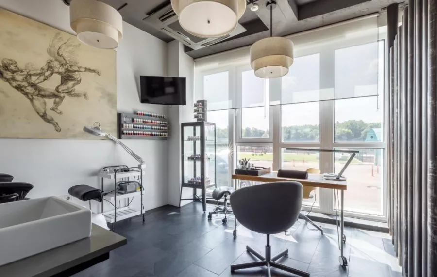 Салон красоты Redken loft в Краснодаре: Ногти, Стрижка, Волосы, Макияж, Брови, Ресницы,