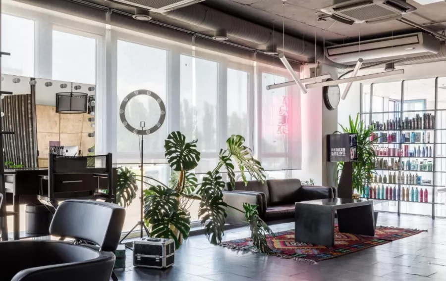 Салон красоты Redken loft в Краснодаре: Ногти, Стрижка, Волосы, Макияж, Брови, Ресницы,
