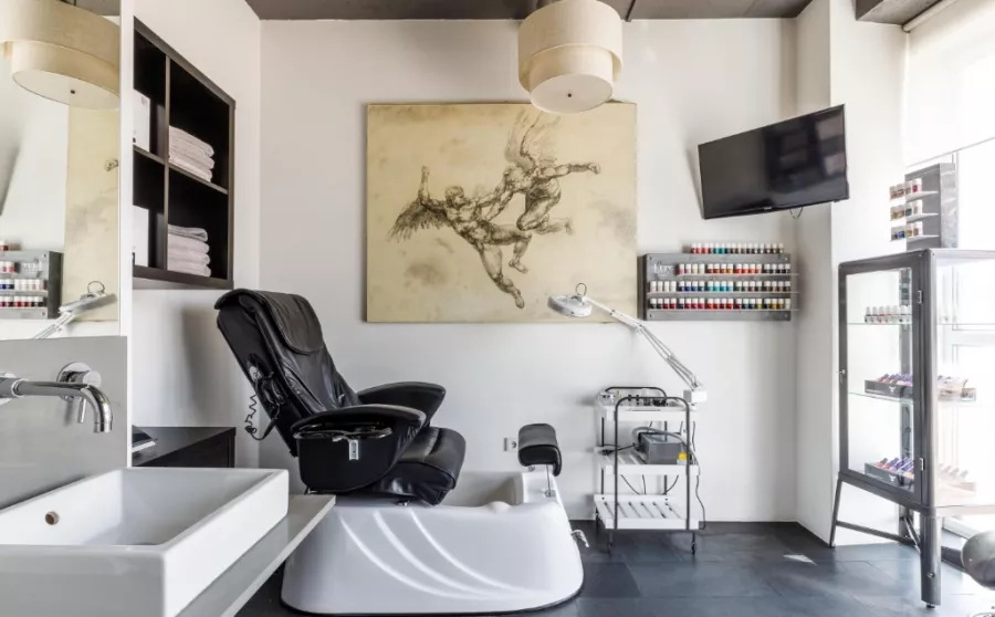 Салон красоты Redken loft в Краснодаре: Ногти, Стрижка, Волосы, Макияж, Брови, Ресницы,