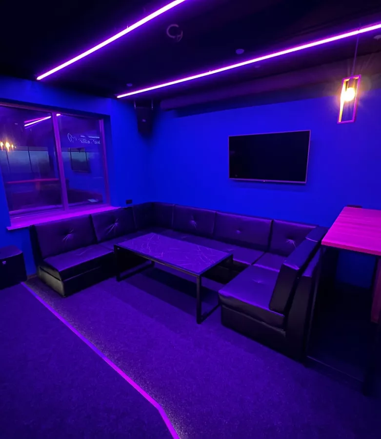 Антикинотеатр Chaplin Lounge House в Краснодаре: Кальян, Настольные игры, Игровые приставки, Антикинотеатр,