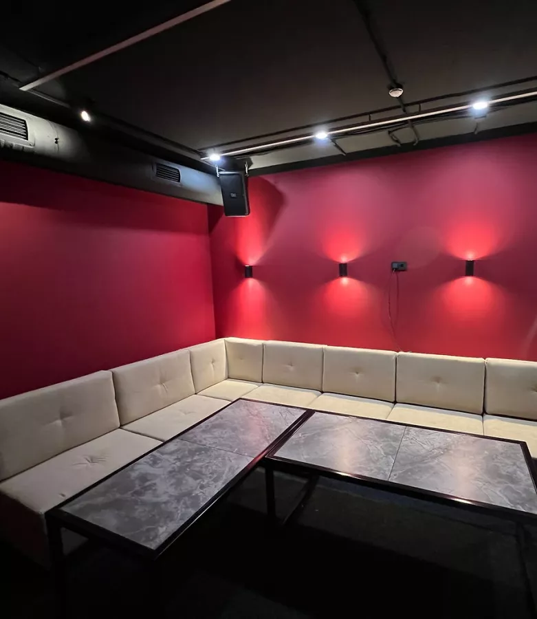 Антикинотеатр Chaplin Lounge House в Краснодаре: Кальян, Настольные игры, Игровые приставки, Антикинотеатр,