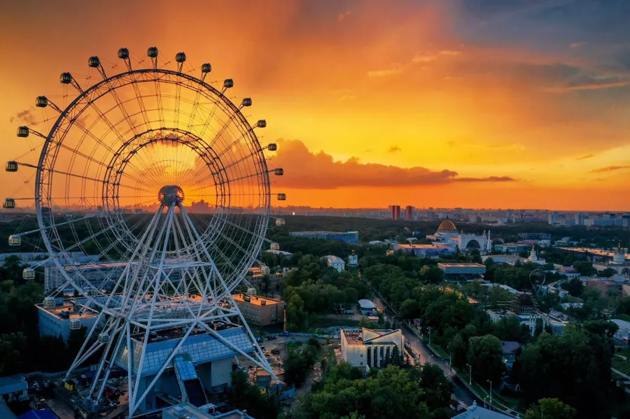 Колесо обозрения Солнце Москвы в Москве: Аттракцион, В центре, Парк,