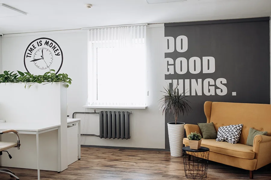 Коворкинг-центр Go&work в Краснодаре: Коворкинг, Рабочее место, Переговорные комнаты, Тренинг-зал, Мини-офис, Кухня,
