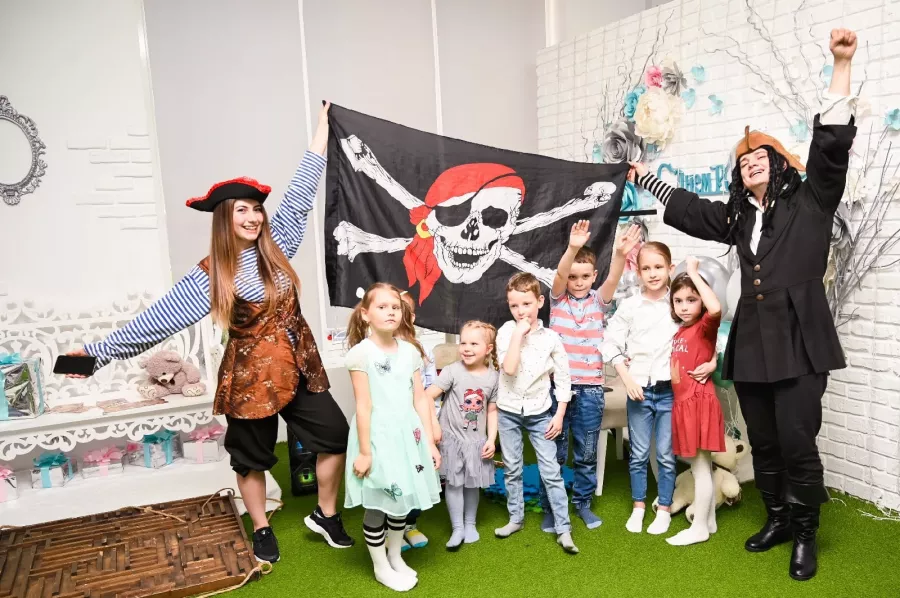 Детская игротека Страна чудес в Краснодаре: Мероприятия, Детский центр, Аниматоры, Батут, Лабиринт, Фото, Игры,