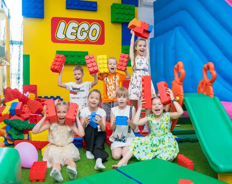 Детская игротека Страна чудес в Краснодаре: Мероприятия, Детский центр, Аниматоры, Батут, Лабиринт, Фото, Игры,