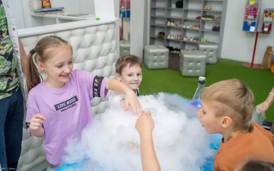 Детская игротека Страна чудес в Краснодаре: Мероприятия, Детский центр, Аниматоры, Батут, Лабиринт, Фото, Игры,