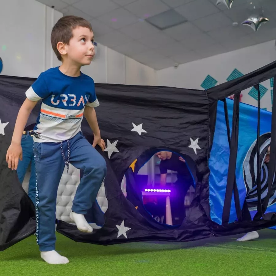 Детская игротека Страна чудес в Краснодаре: Мероприятия, Детский центр, Аниматоры, Батут, Лабиринт, Фото, Игры,