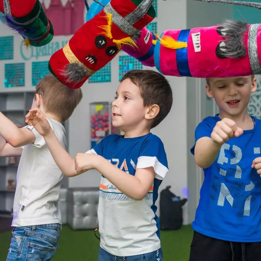 Детская игротека Страна чудес в Краснодаре: Мероприятия, Детский центр, Аниматоры, Батут, Лабиринт, Фото, Игры,