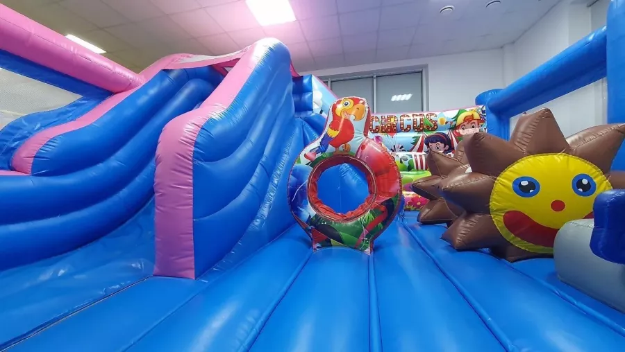 Детская игротека Страна чудес в Краснодаре: Мероприятия, Детский центр, Аниматоры, Батут, Лабиринт, Фото, Игры,