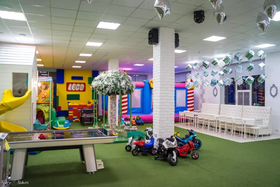 Детская игротека Страна чудес в Краснодаре: Мероприятия, Детский центр, Аниматоры, Батут, Лабиринт, Фото, Игры,